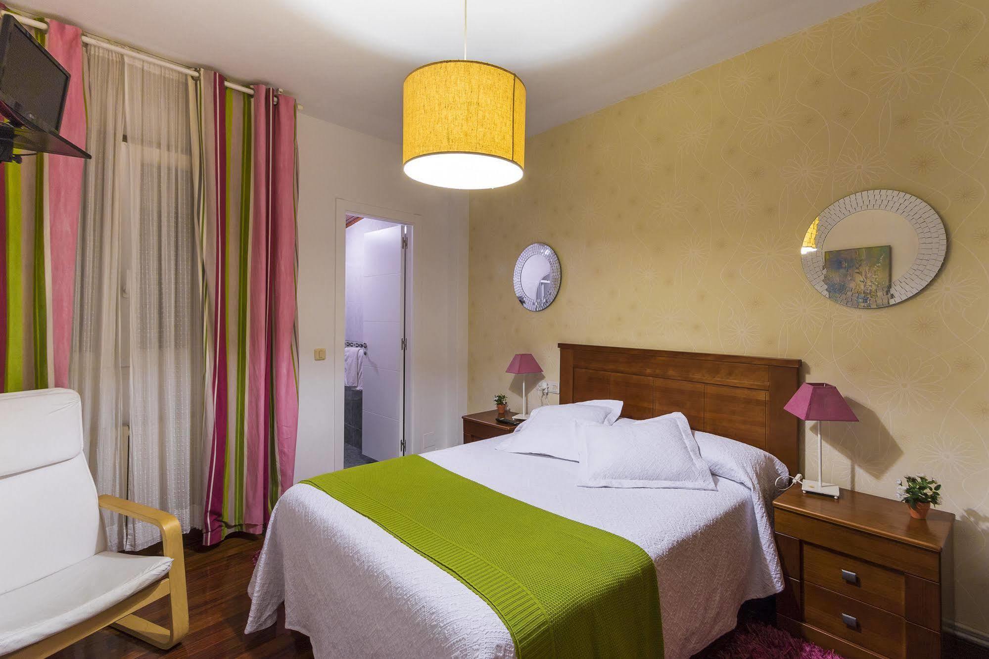 Hostal La Carballinesa Santiago de Compostela Exterior photo