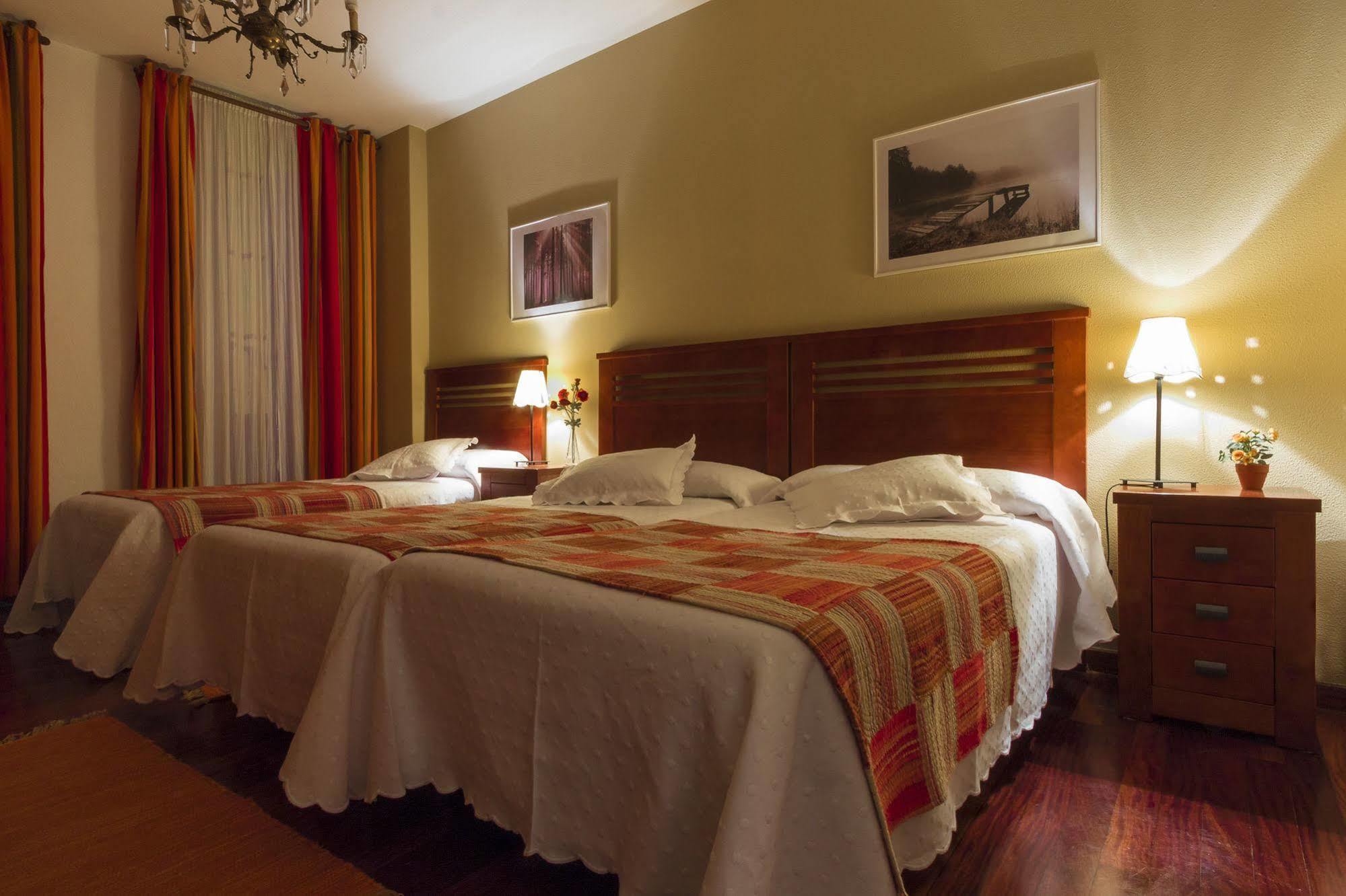 Hostal La Carballinesa Santiago de Compostela Exterior photo